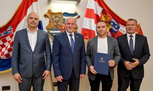 Načelniku Klapši uručen ugovor o dodjeli bespovratnih 30 tisuća eura za novi Prostorni plan uređenja Općine